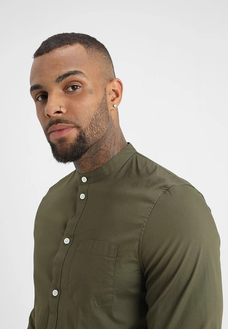 Pier One Muscle Fit Stand- Overhemd - Oliv 5 Pier One Muscle Fit Stand- Overhemd - Oliv - Afbeelding 5