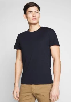 Pier One 2 Pack - T-Shirt Basic - White/Dark Blue 8 Pier One 2 Pack - T-Shirt Basic - White/Dark Blue -Pier One Winkel 29e824f9825c4b58be6620e83ee4ac6b