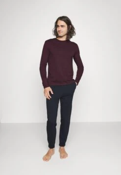 Pier One Pyjama -Dark Blue/Bordeaux -Pier One Winkel 72b8077942fb4646a3f404d960e0312e