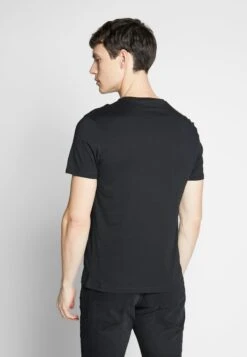 Pier One 3 Pack - T-Shirt Basic - Black/White/Blue 8 Pier One 3 Pack - T-Shirt Basic - Black/White/Blue -Pier One Winkel e7497b751f8c4bd498980e2ffe8f6ae0